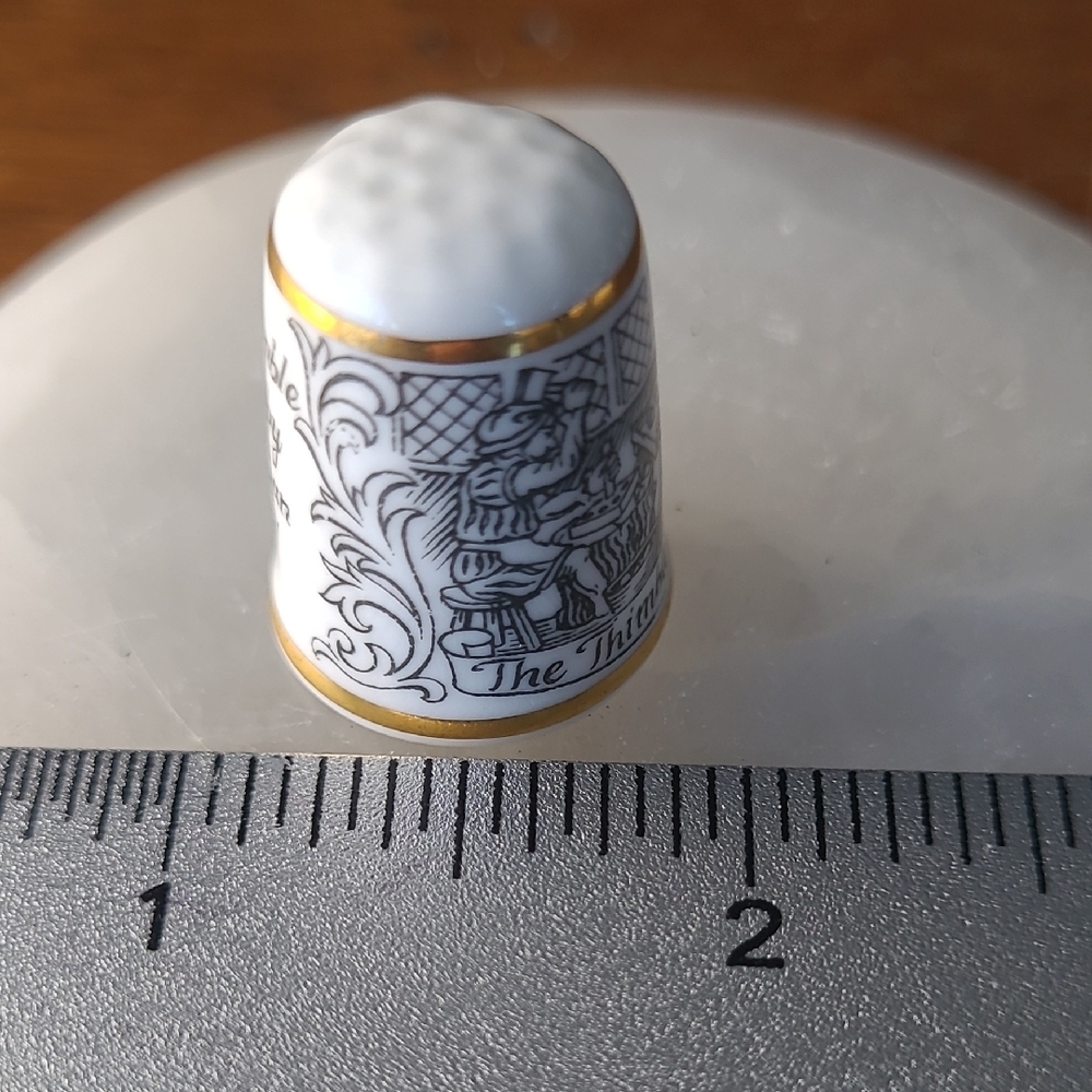 Sutherland Porcelain Thimble with Gold Trim - Picture 3 of 6